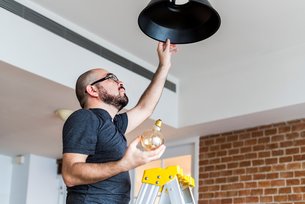 Wir organisieren Hilfe im Alltag. Wir organisieren Hilfe im Alltag.
